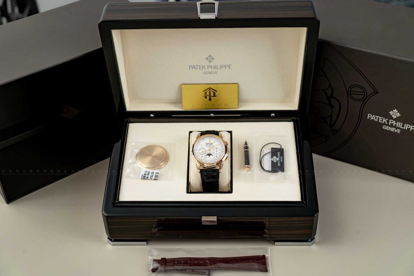 TA LUXURY WATCH